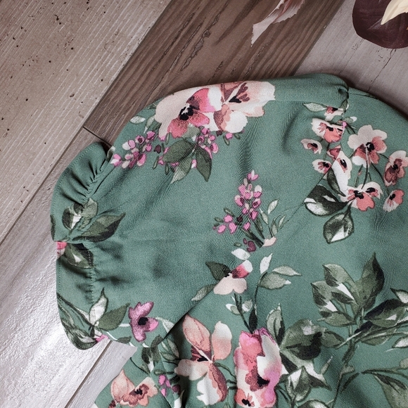 The General Good Sage Green and Pink Cropped Faux Button Front Top Size XL NWOT - Picture 10 of 14